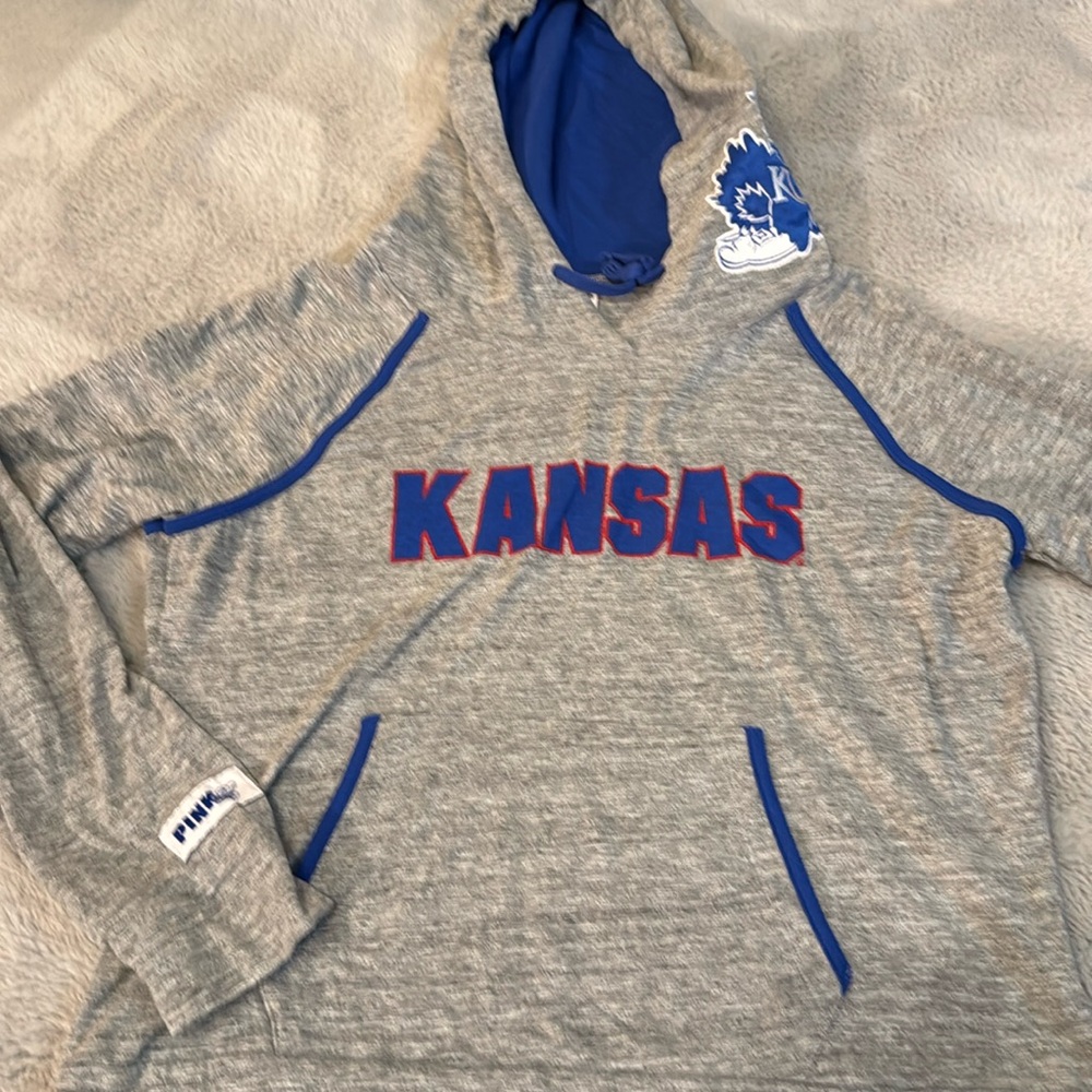 Hooded shirt
